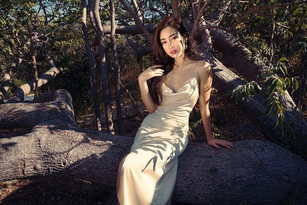 Khi sao nữ Việt cùng diện đầm trễ nải: Người sexy ná thở, người lộ ngay thân hình gầy đét