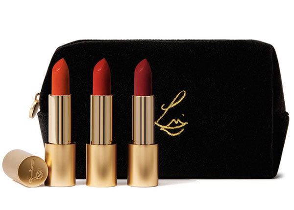 Cây son đỏ như được phủ vải nhung ảo diệu, lên màu đẹp không tưởng khiến nàng nào cũng xốn xang