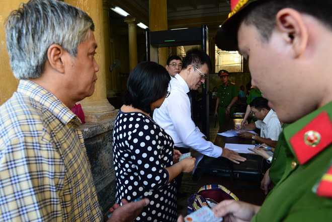 Vũ nhôm khai có 3 tên, 2 quốc tịch