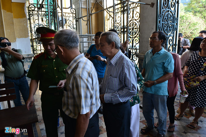 Vũ nhôm khai có 3 tên, 2 quốc tịch