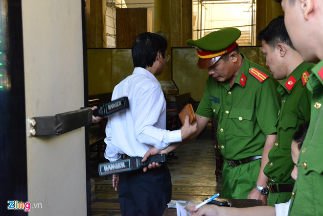 Vũ nhôm khai có 3 tên, 2 quốc tịch