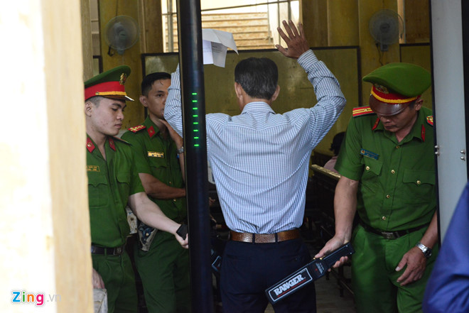 Vũ nhôm khai có 3 tên, 2 quốc tịch