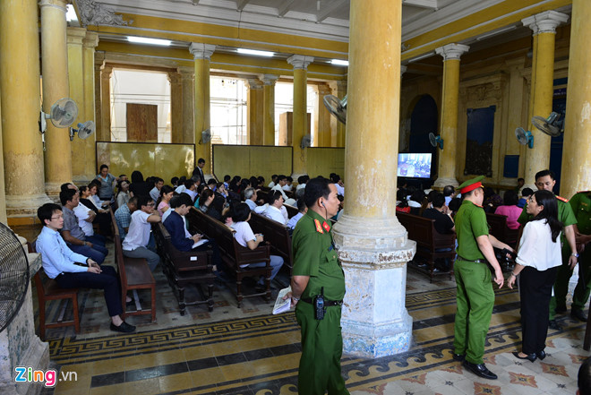 Vũ nhôm khai có 3 tên, 2 quốc tịch