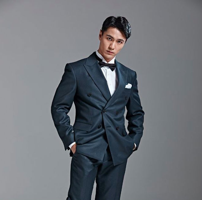 Hai trai đẹp Hàn Quốc gây bão nhờ khoảnh khắc đi siêu thị, biết được danh tính còn bất ngờ hơn!