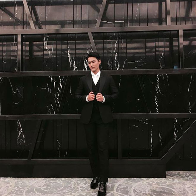 Hai trai đẹp Hàn Quốc gây bão nhờ khoảnh khắc đi siêu thị, biết được danh tính còn bất ngờ hơn!