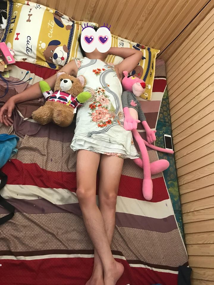 Hí hửng đăng ảnh dìm hàng chồng đi nhậu say xỉn, kết cuộc lại quay sang cãi nhau với cộng đồng mạng chỉ vì chiếc váy cam