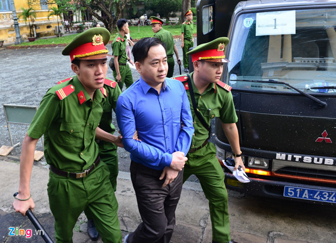 Vũ nhôm khai có 3 tên, 2 quốc tịch