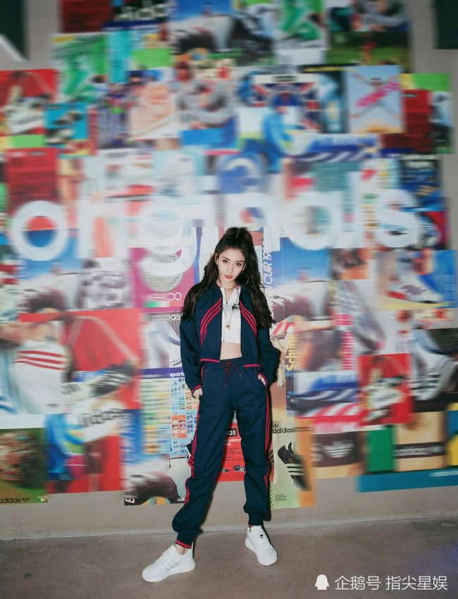 Ngược đời chuyện Angelababy: Ảnh photoshop thì bị chê, người qua đường chụp thì được khen nức nở