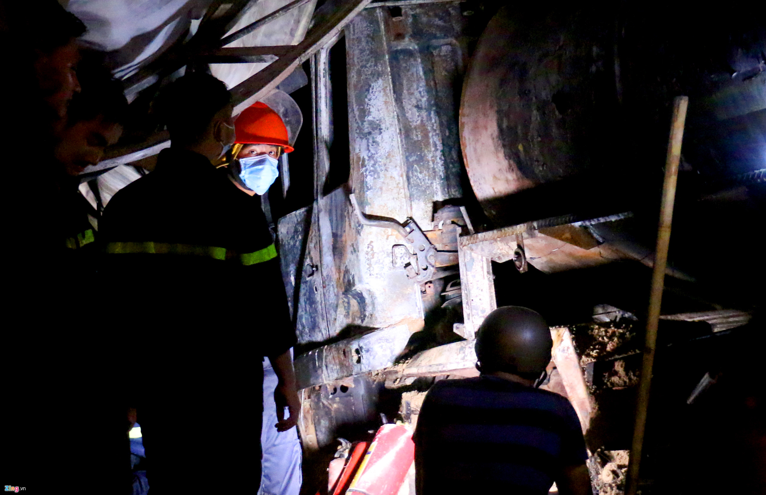 Video ảnh: Hiện trường vụ cháy kho xăng dầu, 3 xe bồn bị thiêu rụi