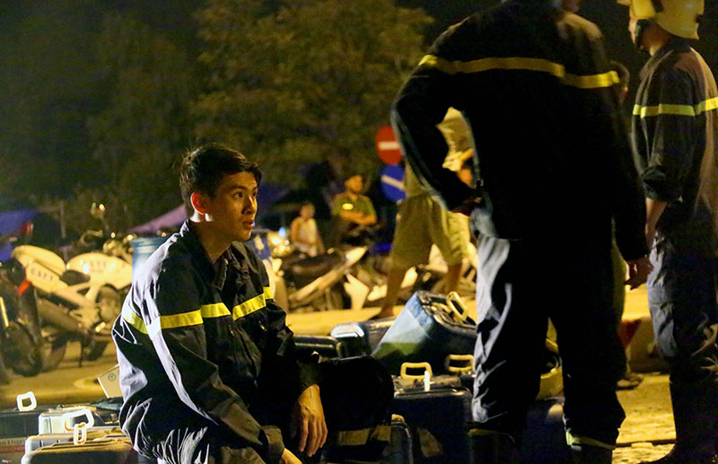 Video ảnh: Hiện trường vụ cháy kho xăng dầu, 3 xe bồn bị thiêu rụi