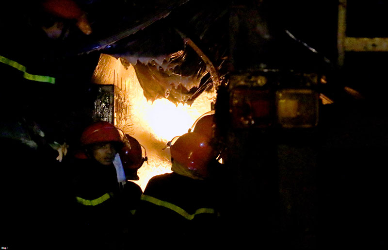 Video ảnh: Hiện trường vụ cháy kho xăng dầu, 3 xe bồn bị thiêu rụi