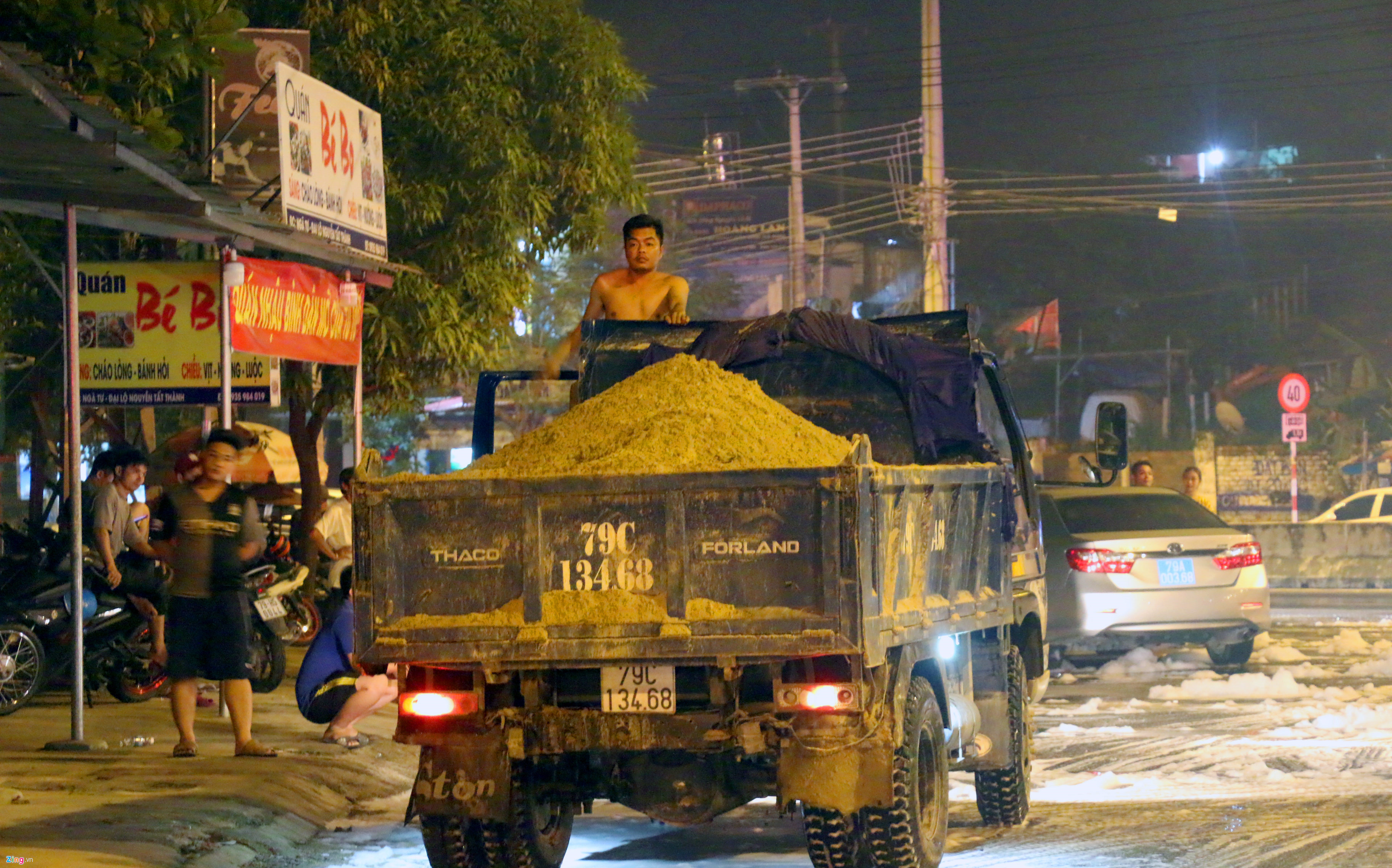 Video ảnh: Hiện trường vụ cháy kho xăng dầu, 3 xe bồn bị thiêu rụi