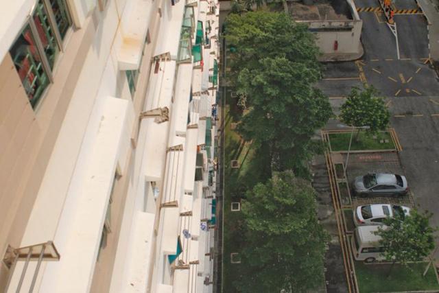 Bé trai 2 tuổi thoát chết sau cú ngã từ tầng 11 nhờ đồ dùng quen thuộc dùng hàng ngày