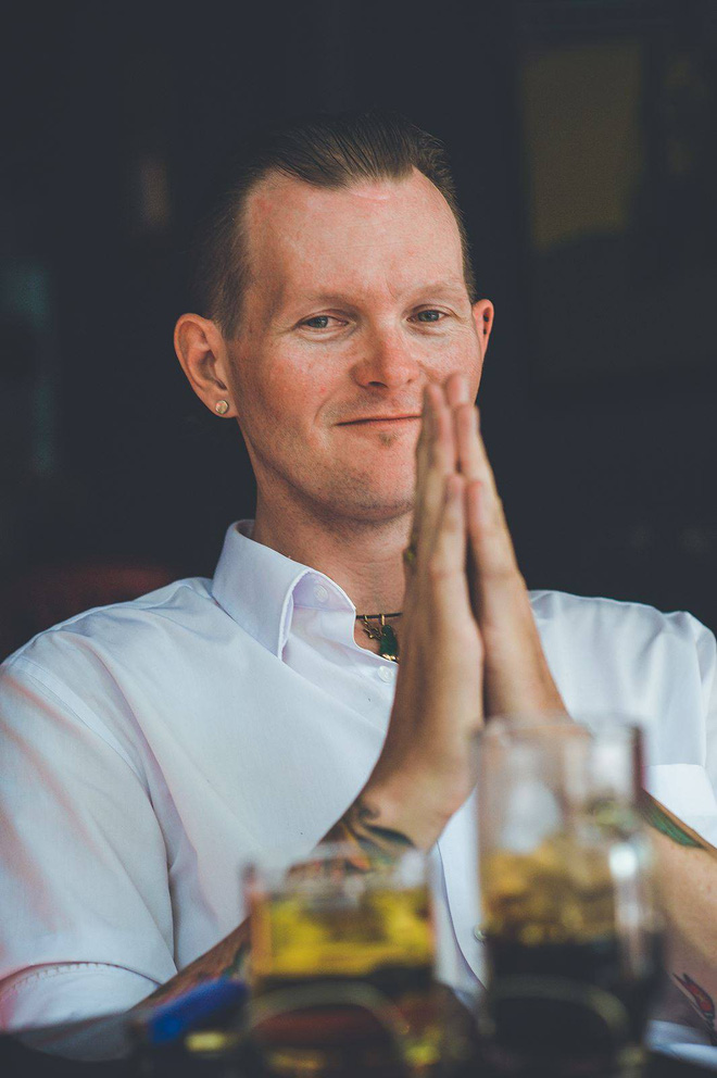 Tác giả bộ ảnh CSGT bắt cướp ở Sài Gòn 11 năm trước: Thật kì diệu vì họ có thể thuyết phục tên cướp buông kiếm đầu hàng