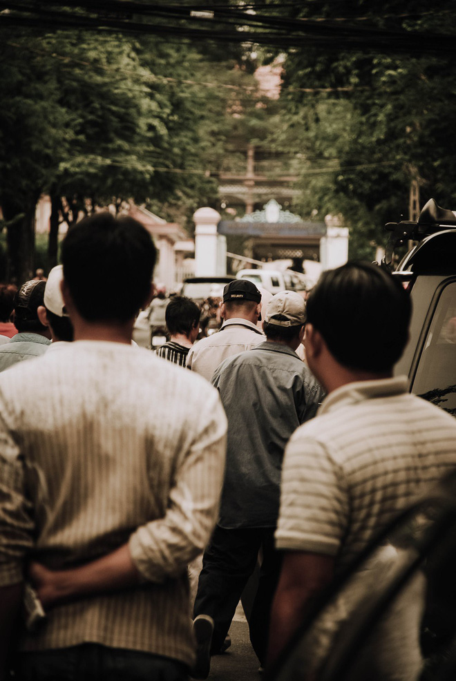 Tác giả bộ ảnh CSGT bắt cướp ở Sài Gòn 11 năm trước: Thật kì diệu vì họ có thể thuyết phục tên cướp buông kiếm đầu hàng