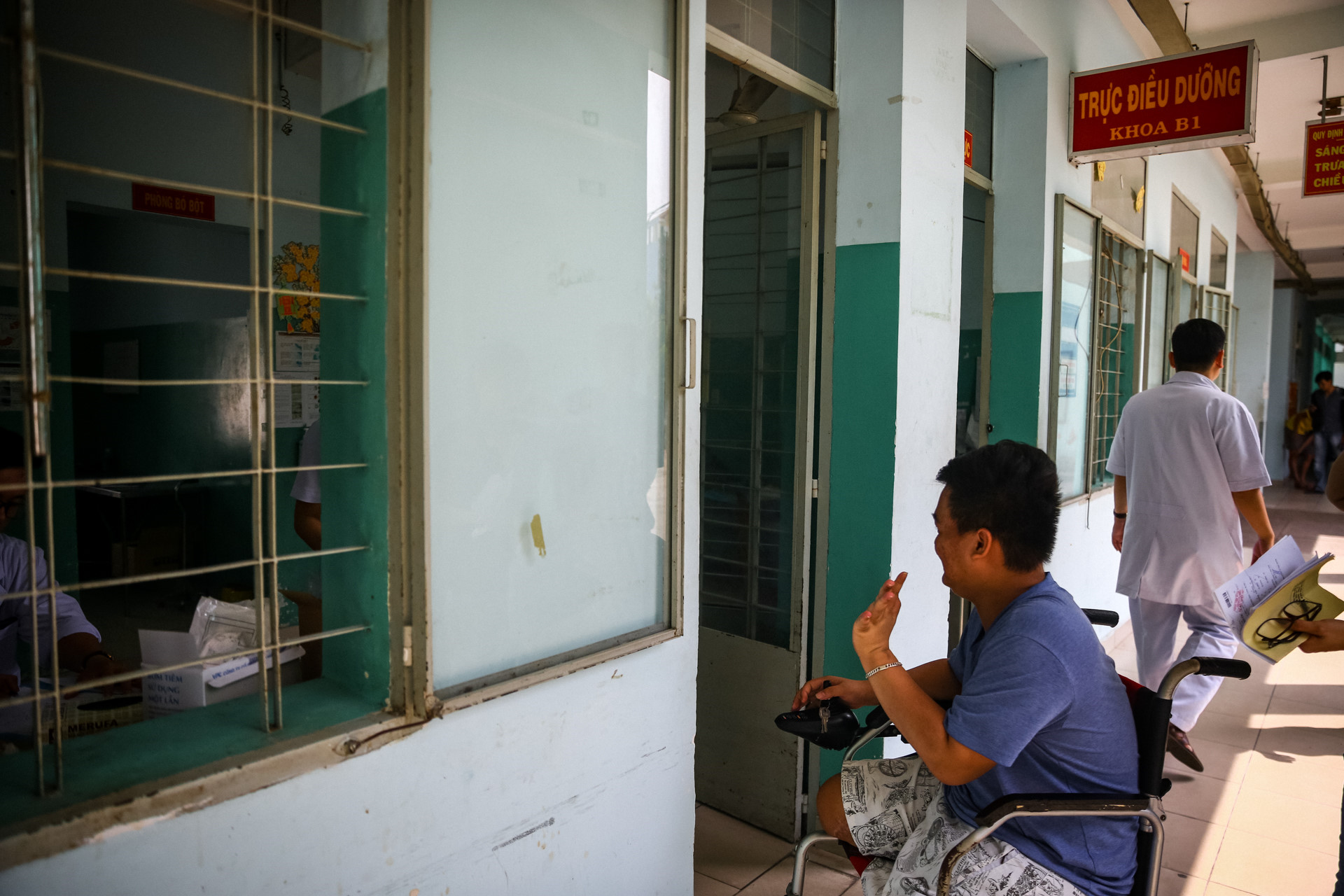 Chàng trai 9 lần lên bàn mổ sau tai nạn giao thông