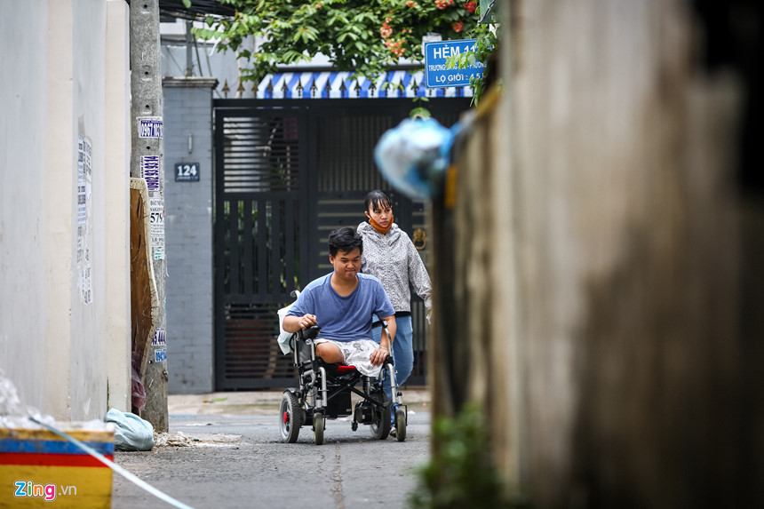 Chàng trai 9 lần lên bàn mổ sau tai nạn giao thông