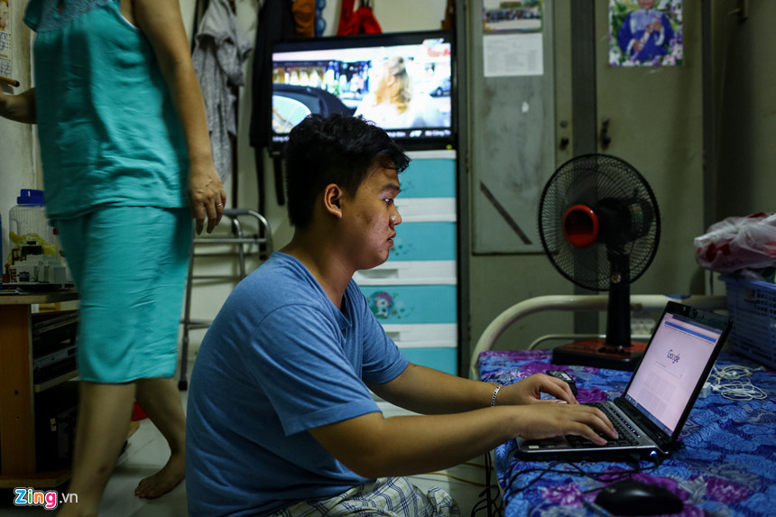 Chàng trai 9 lần lên bàn mổ sau tai nạn giao thông