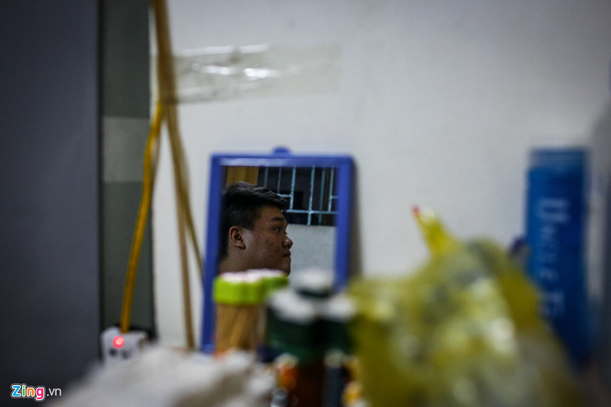 Chàng trai 9 lần lên bàn mổ sau tai nạn giao thông