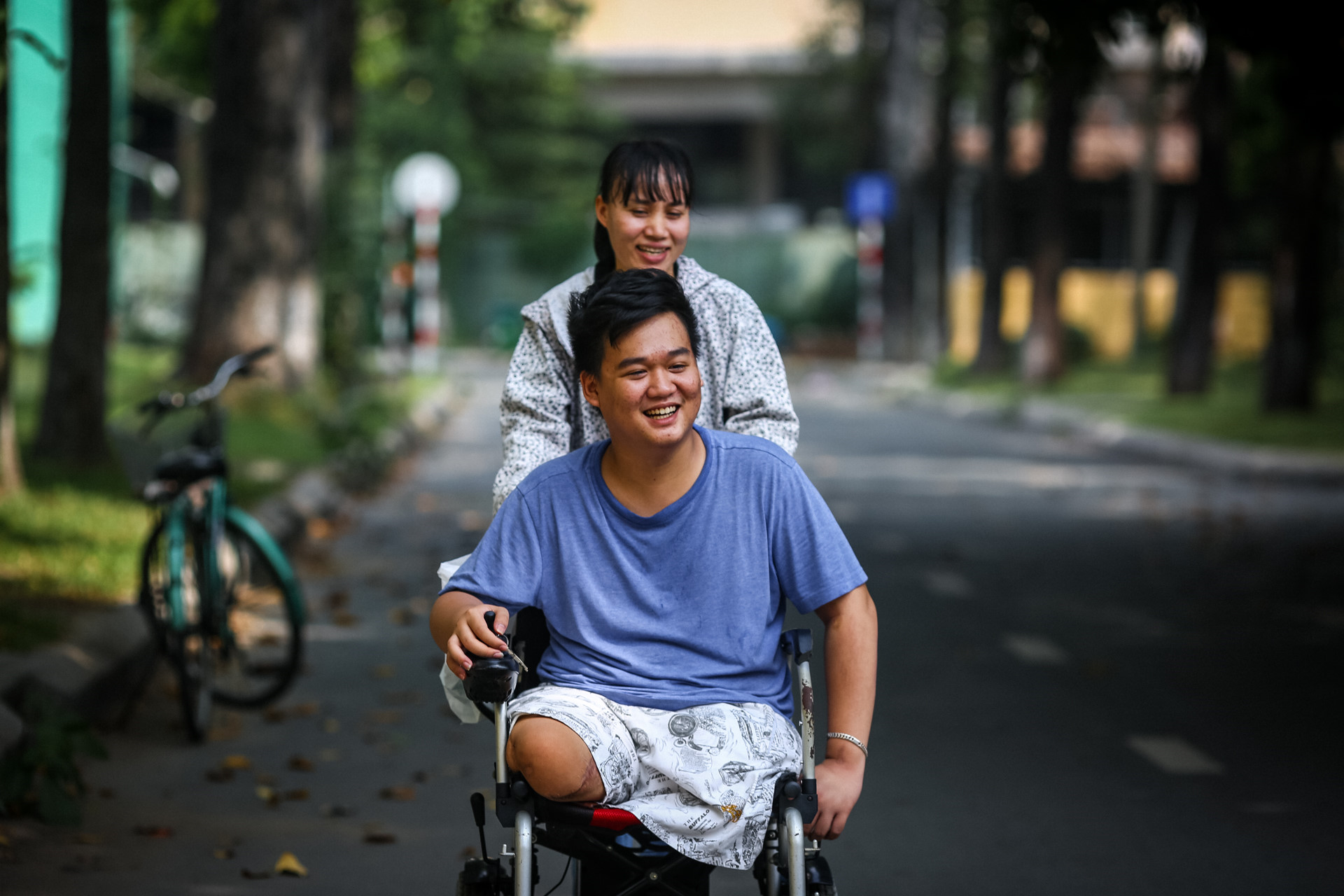 Chàng trai 9 lần lên bàn mổ sau tai nạn giao thông