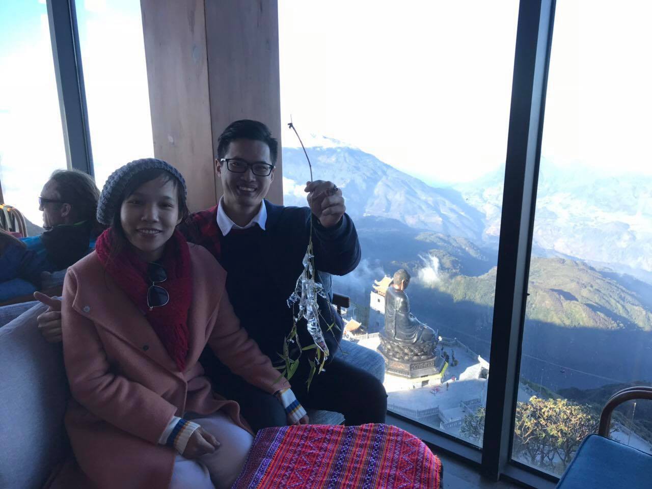 Nhiệt độ thấp 3 độ C, du khách thích thú ngắm hoa băng và biển mây bồng bềnh trên đỉnh Fansipan