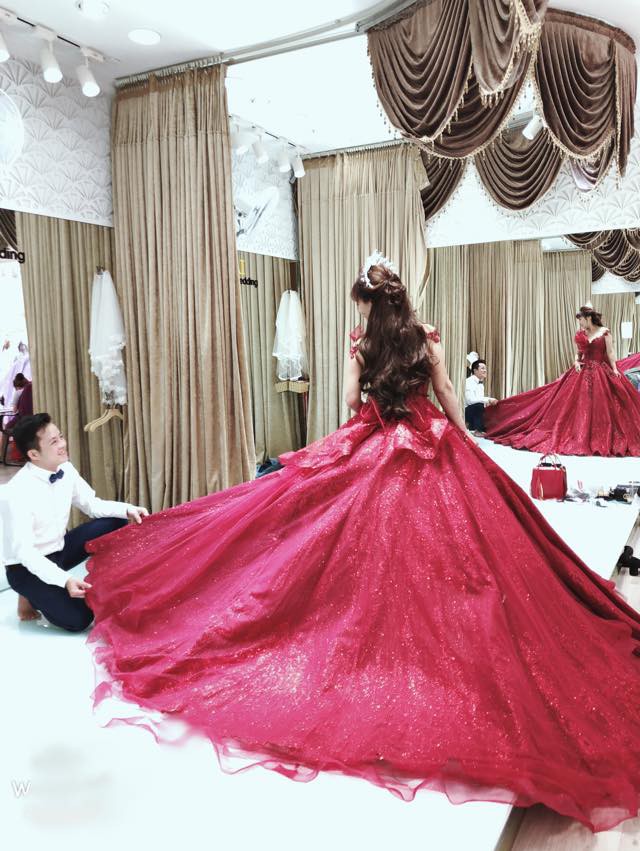 Cô dâu 62 tuổi hạnh phúc chóng mặt khi được chồng gọi là Công chúa Sao Mai trong dịp trăng mật bù