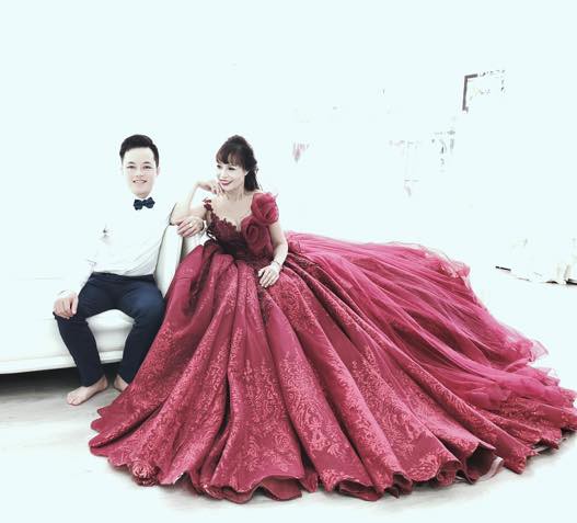 Cô dâu 62 tuổi hạnh phúc chóng mặt khi được chồng gọi là Công chúa Sao Mai trong dịp trăng mật bù