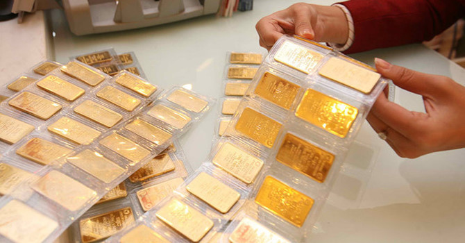 Giá vàng tiếp tục giảm sâu, xuyên thủng đáy 11 tháng