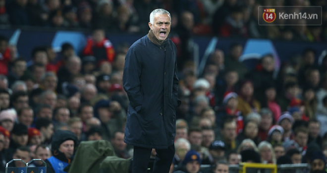 Trút bỏ gánh nặng sau bàn thắng quý như vàng, Mourinho có hành động ăn mừng kỳ quặc