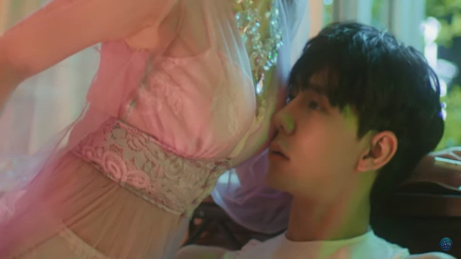 MV 16+ của Chi Pu gây sốc hoàn toàn: Khoe thân, nhiều cảnh nóng tới mức chưa ca sĩ nào dám làm!