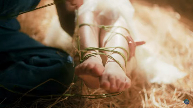 MV 16+ của Chi Pu gây sốc hoàn toàn: Khoe thân, nhiều cảnh nóng tới mức chưa ca sĩ nào dám làm!