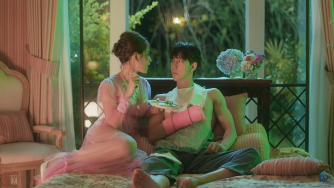 MV 16+ của Chi Pu gây sốc hoàn toàn: Khoe thân, nhiều cảnh nóng tới mức chưa ca sĩ nào dám làm!