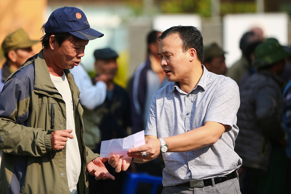 Hàng trăm người tụ tập trước trụ sở VFF đòi mua vé trận Việt Nam - Philippines