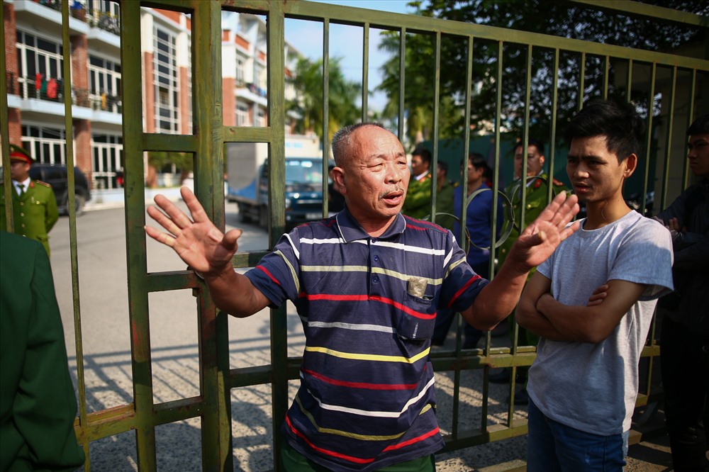 Hàng trăm người tụ tập trước trụ sở VFF đòi mua vé trận Việt Nam - Philippines