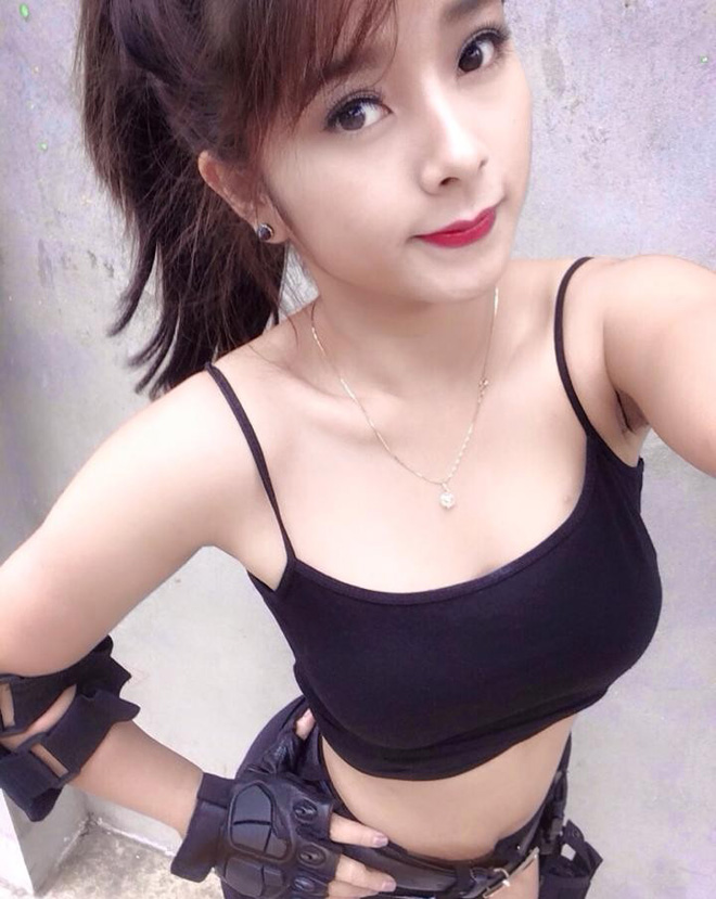 Hot girl làng hài chầu chực đặt vé xem Việt Nam - Philippines, và đây là kết quả