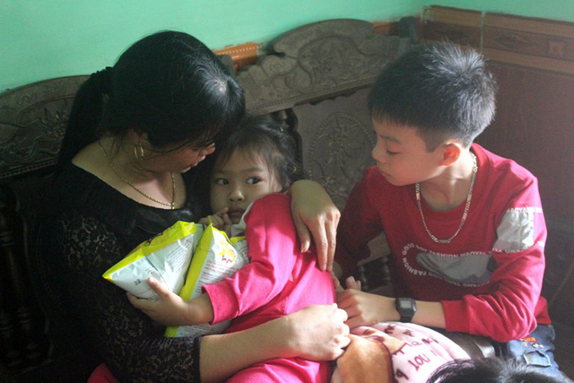 Nghẹt thở giải cứu bé gái 3 tuổi bị bắt làm con tin ở Hải Dương