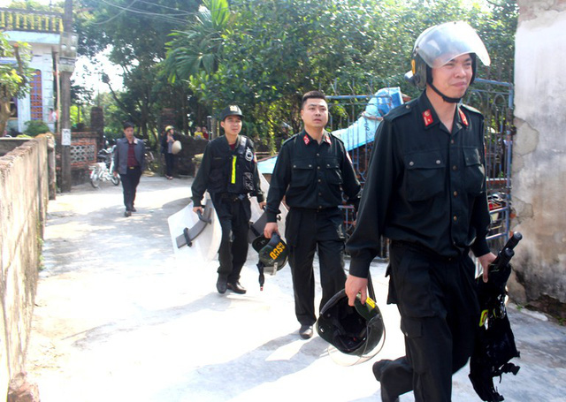 Nghẹt thở giải cứu bé gái 3 tuổi bị bắt làm con tin ở Hải Dương