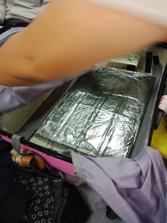 Nhận 1.200 USD để vận chuyển thuê 4,42 kg ma túy qua sân bay Tân Sơn Nhất