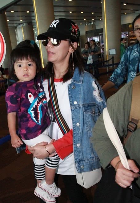 Tiết lộ chi phí hôn lễ cổ tích của Triệu Mẫn Giả Tịnh Văn và chồng trẻ kém 9 tuổi tại Bali