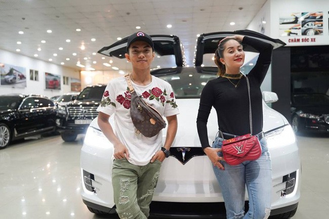 Phan Hiển bất ngờ bị cướp vợ trắng trợn sau khi gây chú ý vì mua xe tiền tỷ tặng Khánh Thi