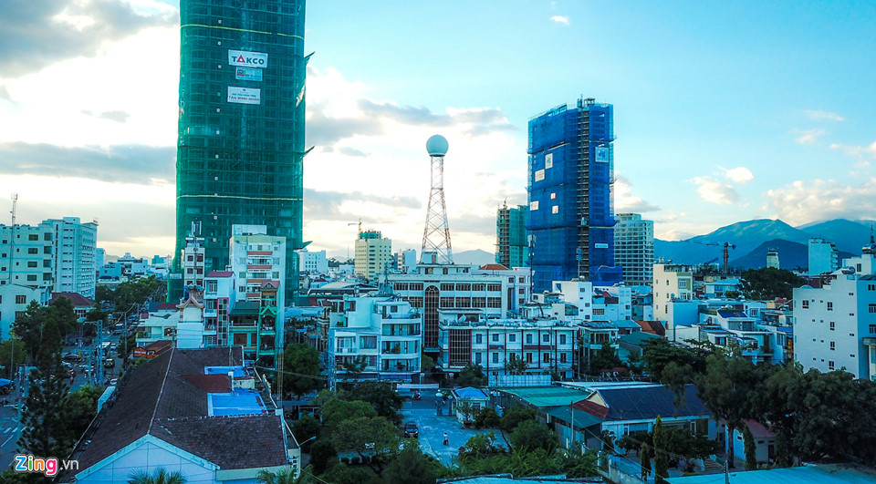 Cao ốc dày đặc bao vây trạm radar thời tiết ở Nha Trang
