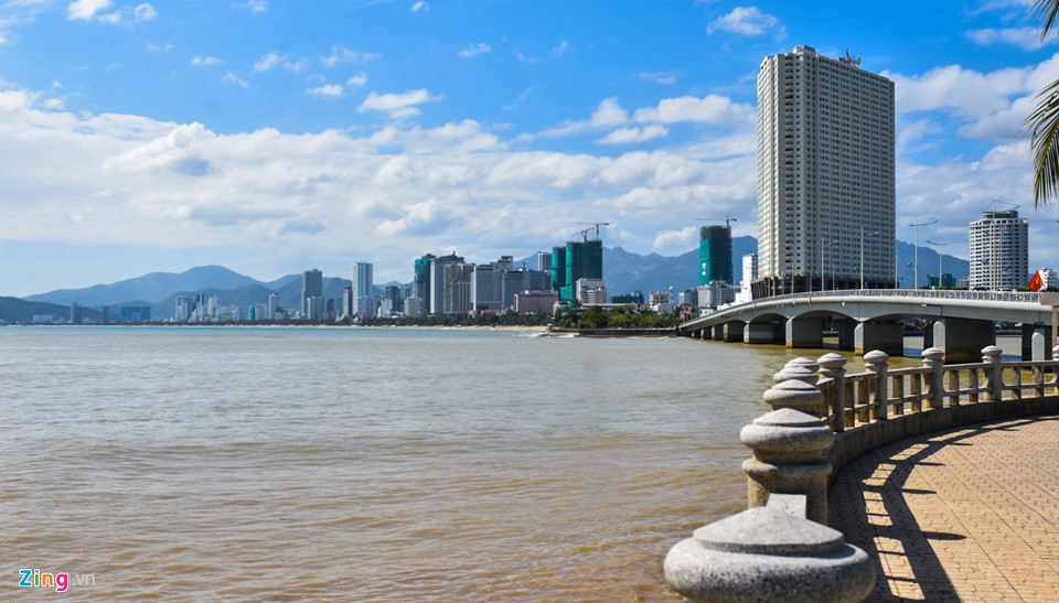 Cao ốc dày đặc bao vây trạm radar thời tiết ở Nha Trang