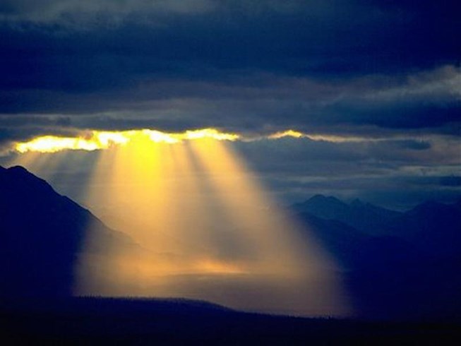 Sống cả đời trong bóng tối vì mắc bệnh hiếm