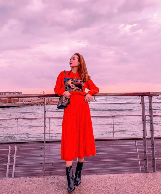 Phối đồ đẹp cùng hai màu được ưa chuộng mùa Giáng sinh