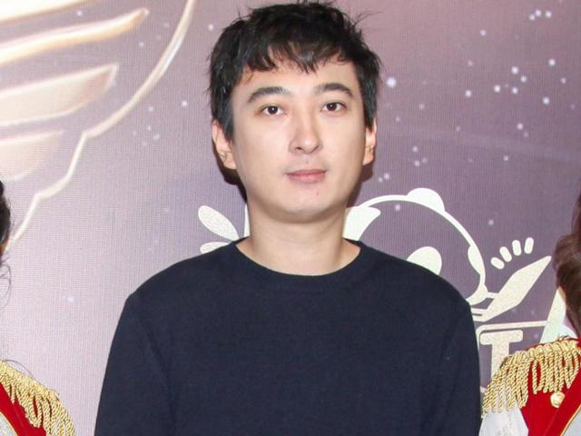 Vương Tư Thông: Thiếu gia cho chó đeo đồng hồ tiền tỷ, đùa giỡn vô số chân dài