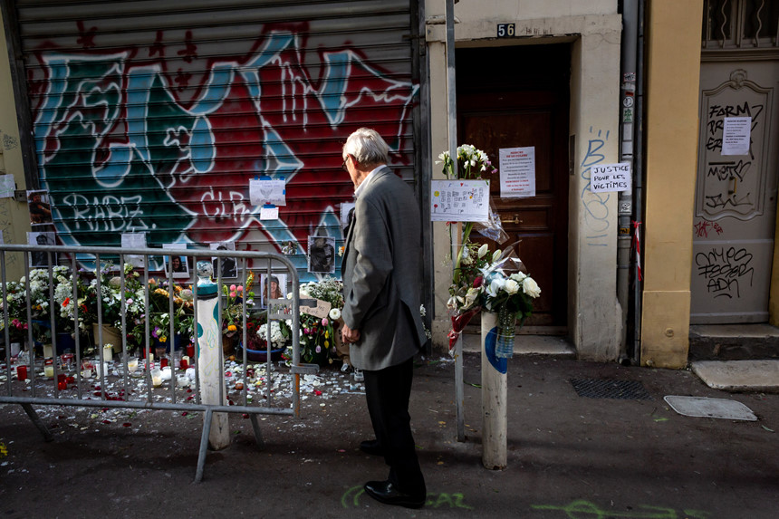 Chung cư ổ chuột nghiêng ngả tại Pháp phơi bày sự nghèo khó