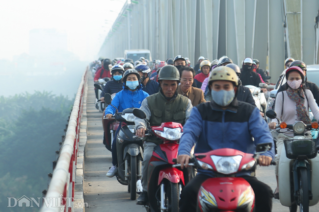 Ảnh: Hà Nội ô nhiễm không khí đạt mức có hại, trưa vẫn còn sương mù