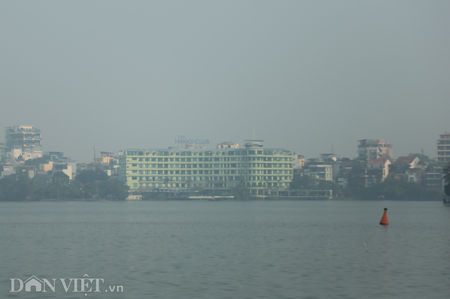 Ảnh: Hà Nội ô nhiễm không khí đạt mức có hại, trưa vẫn còn sương mù