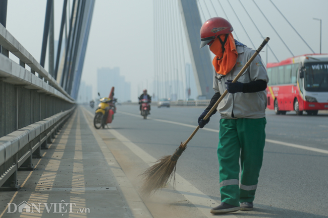 Ảnh: Hà Nội ô nhiễm không khí đạt mức có hại, trưa vẫn còn sương mù