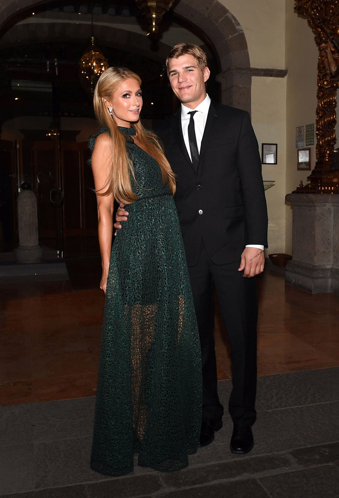 Paris Hilton nói gì sau khi hủy hôn và người tình kém 4 tuổi đòi nhẫn